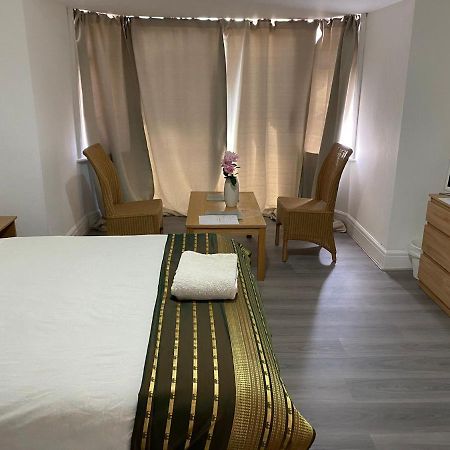 Sunrup Heathrow Apartment Feltham Luaran gambar