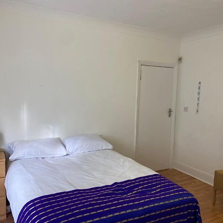 Sunrup Heathrow Apartment Feltham Luaran gambar