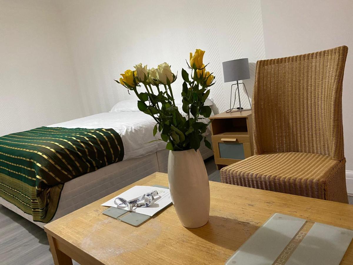 Sunrup Heathrow Apartment Feltham Luaran gambar