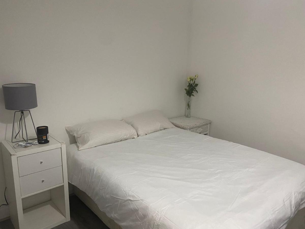 Sunrup Heathrow Apartment Feltham Luaran gambar