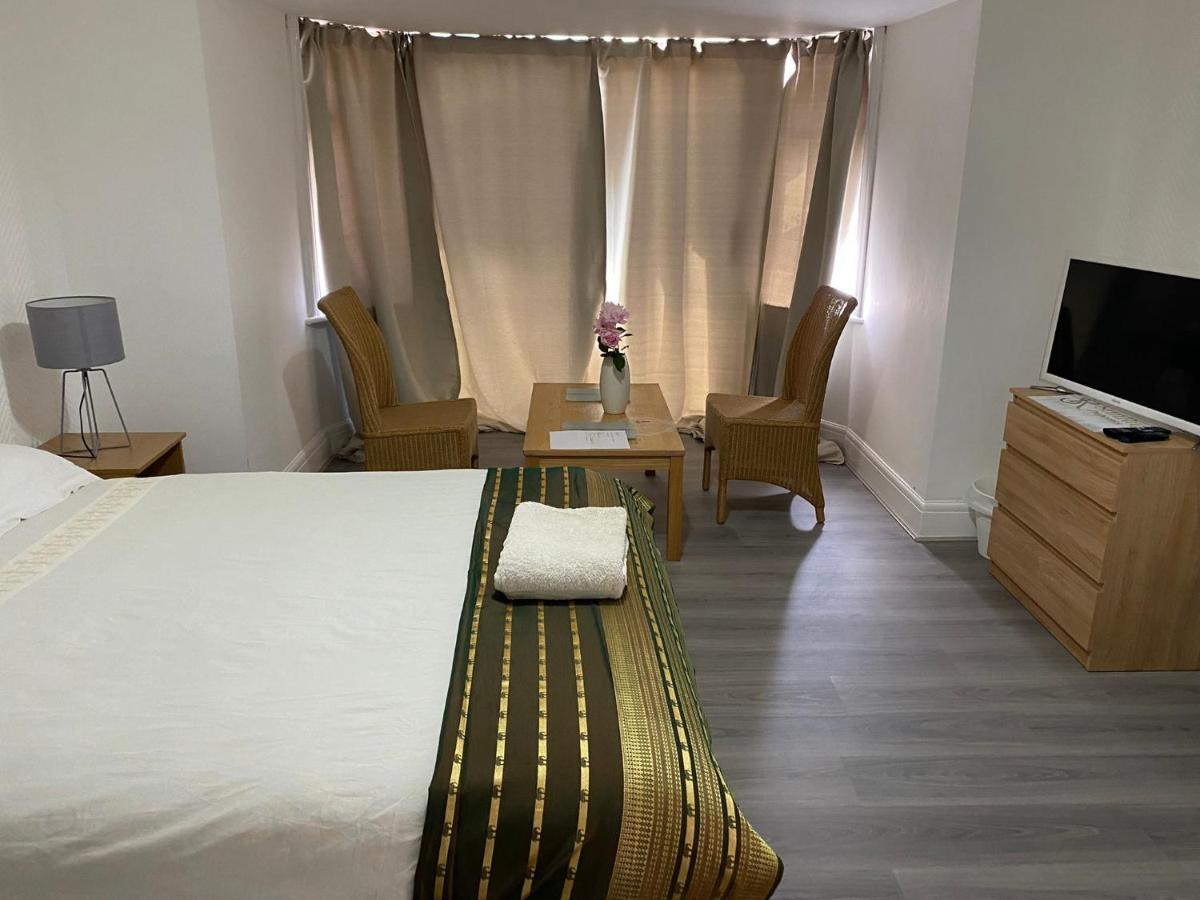 Sunrup Heathrow Apartment Feltham Luaran gambar