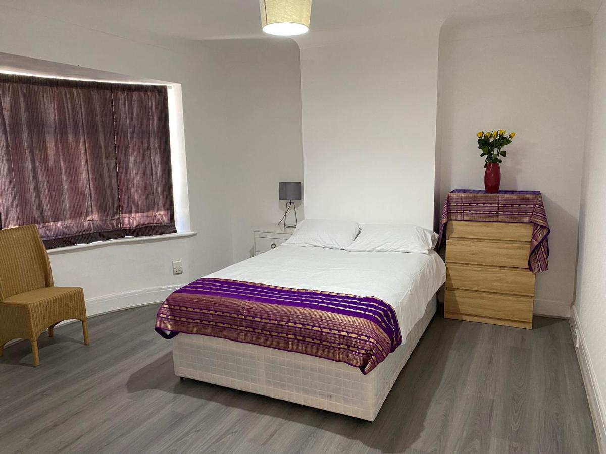 Sunrup Heathrow Apartment Feltham Luaran gambar