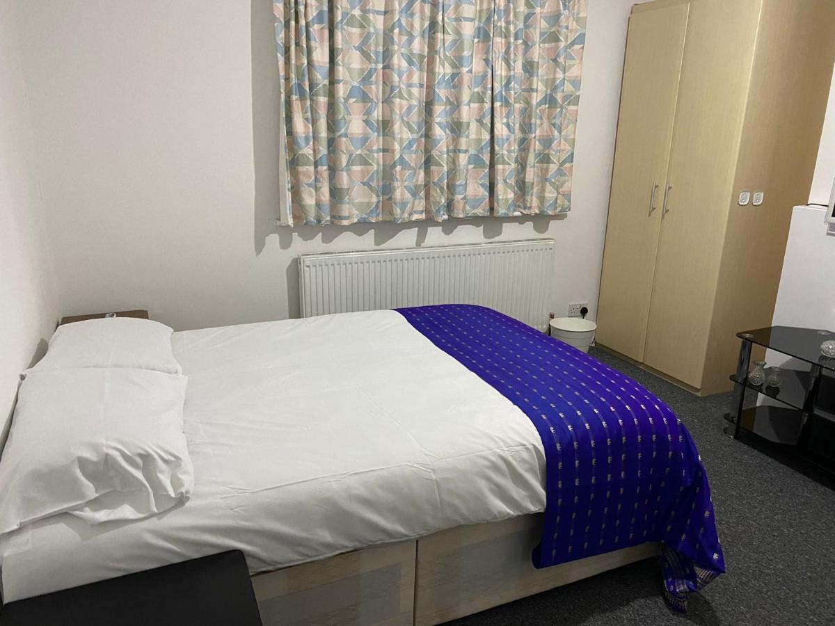 Sunrup Heathrow Apartment Feltham Luaran gambar