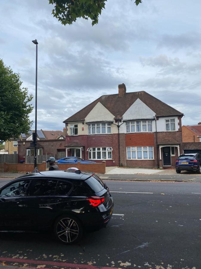 Sunrup Heathrow Apartment Feltham Luaran gambar