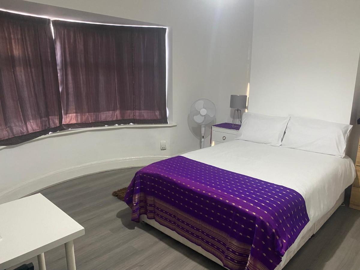 Sunrup Heathrow Apartment Feltham Luaran gambar