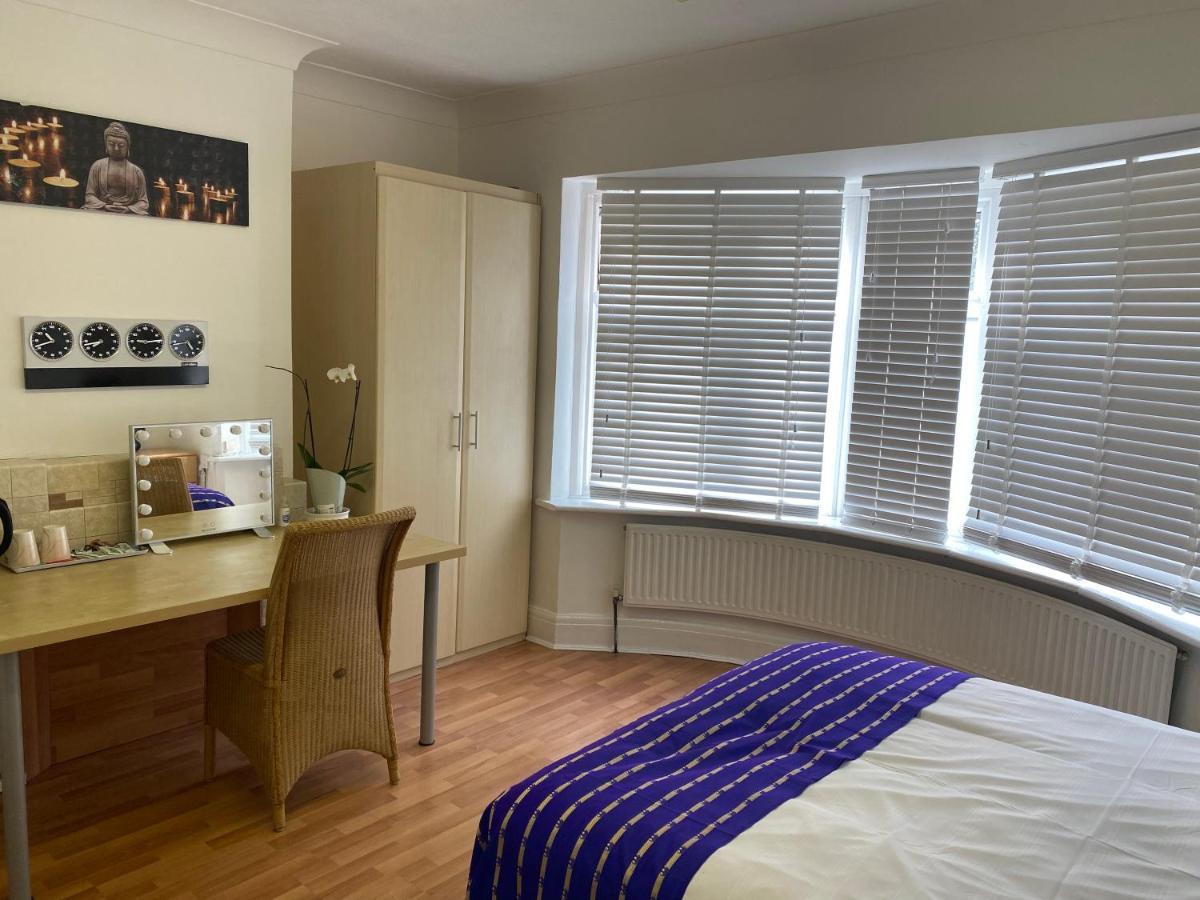 Sunrup Heathrow Apartment Feltham Luaran gambar