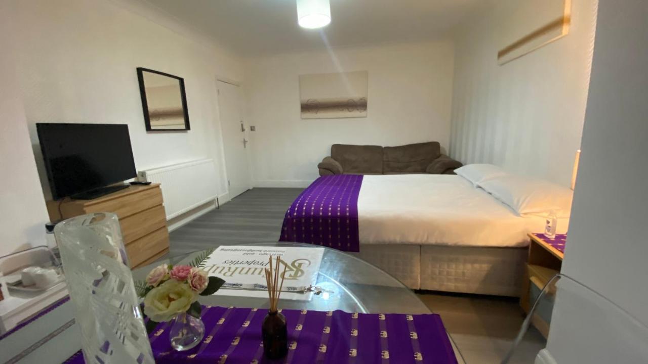 Sunrup Heathrow Apartment Feltham Luaran gambar