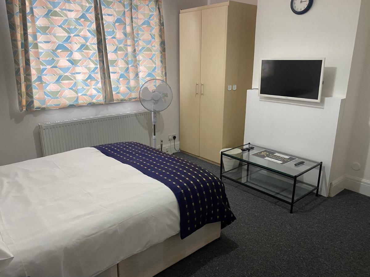 Sunrup Heathrow Apartment Feltham Luaran gambar