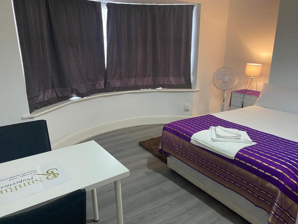 Sunrup Heathrow Apartment Feltham Luaran gambar